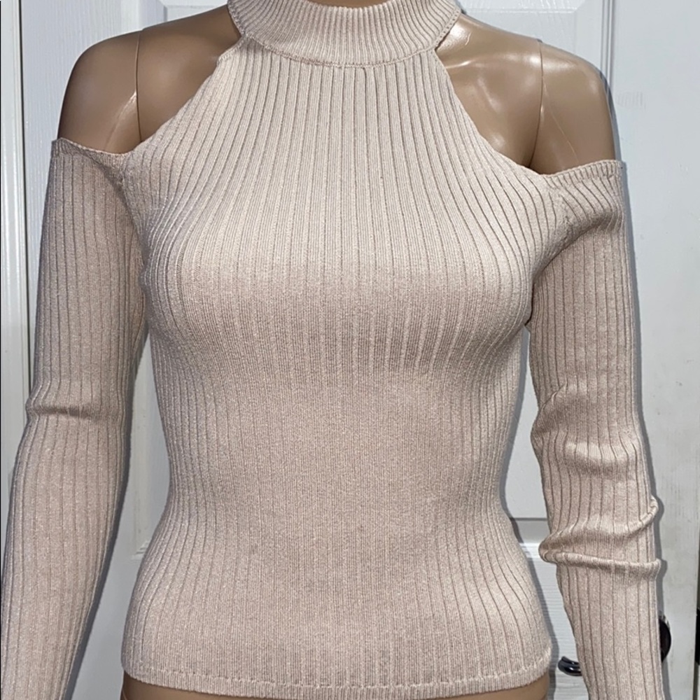 ❤️Forever 21 Cold Shoulder Long Sleeve Top